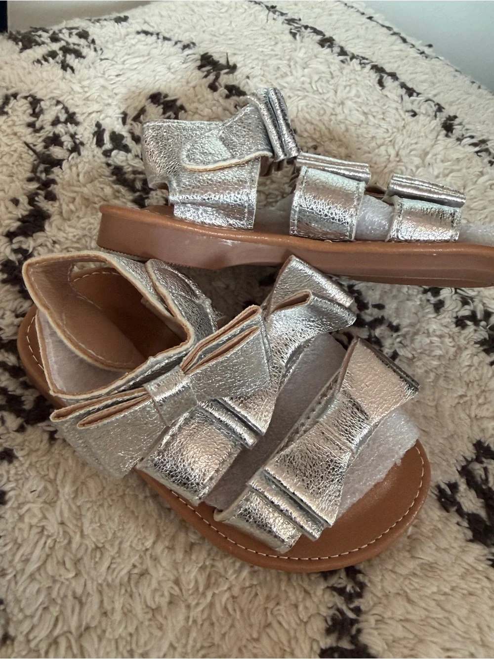 Kids Metallic Bow Sandals - Silver